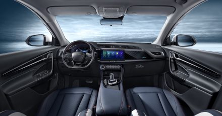 التقنيات وأنظمة مساعدة السائق لسيارة دونغ فينغ AX7 Mach الـ SUV المميزة بالسعودية