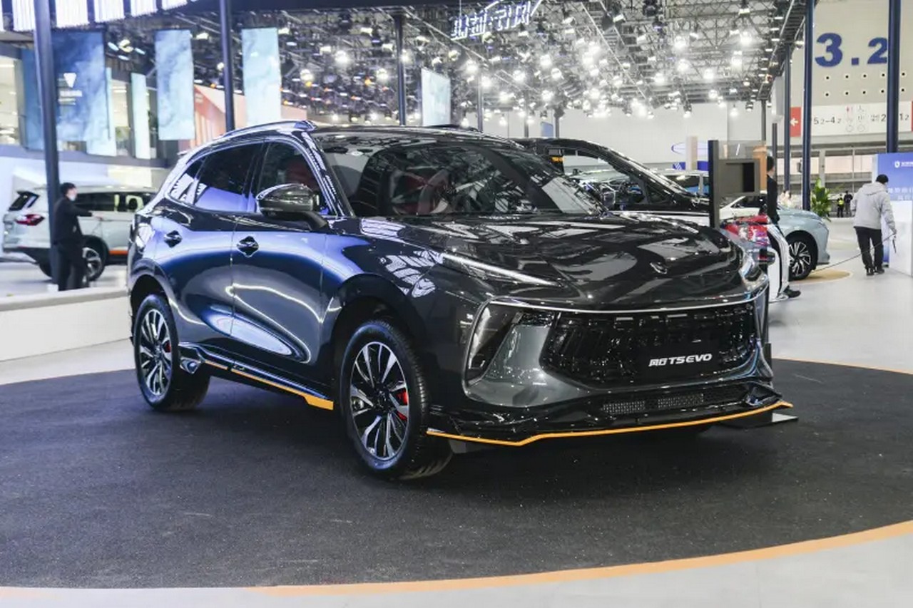 شبكة السيارات الصينية – معرض قوانغتشو الدولي للسيارات 2022م : الكشف عن سيارة فورثينج T5 إيفو الرياضية بالصين (900 نسخة حصرية)
