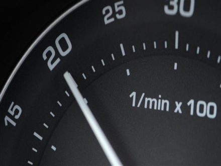 ارتفاع RPM أثناء القيادة: 7 أسباب يجب معرفتها وطرق حل المشكلة