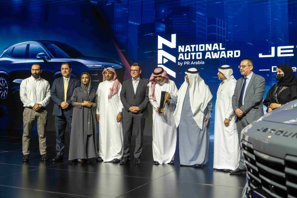 شبكة السيارات الصينية – جيتور داشينغ تحصد جائزة أفضل سيارة كروس أوفر متوسطة الحجم ضمن الجائزة الوطنية لقطاع السيارات في السعودية لعام 2023م.