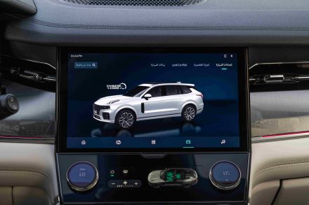 ماذا تقدم شاشات لينك أند كو 09 بنظام كوالكوم سناب دراجون 8155؟