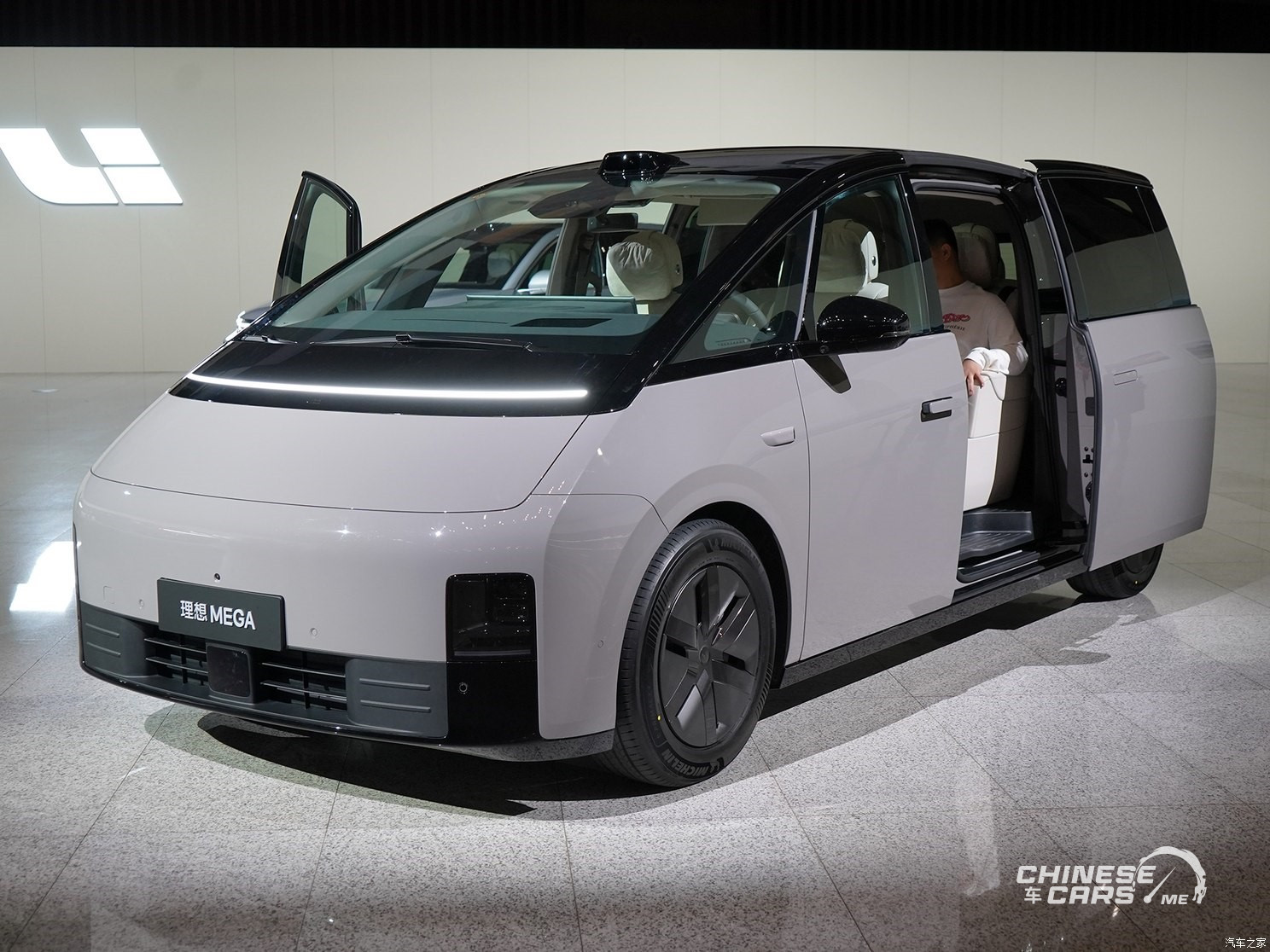 الإطلاق الرسمي لسيارة Li Auto MEGA الـ MPV الكهربائية النقية بمدى سير ...