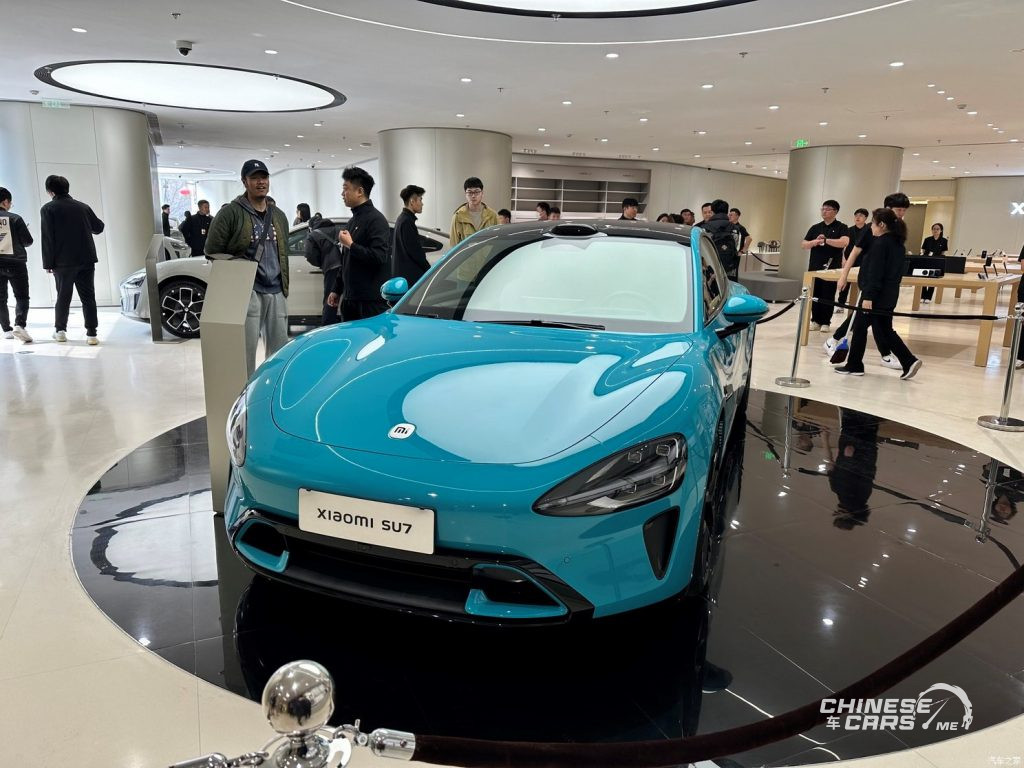 افتتاح متجر جديد لشاومي لعرض السيارات في بكين