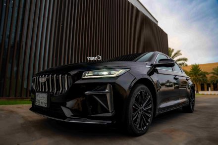 جيلي بريفيس 2025 تُقدم في السعودية بفئتين.. إليكم أهم الفروقات والترقيات