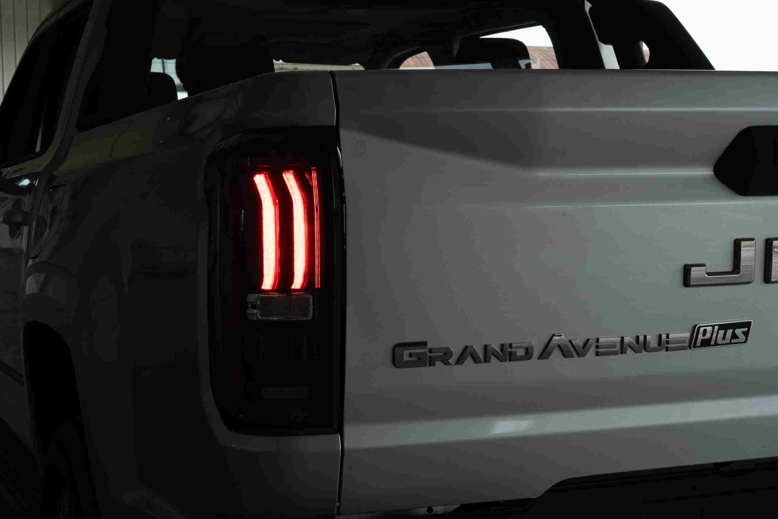 شبكة السيارات الصينية &ndash; جراند أفينيو بلس من JMC: قوة المحرك والتجهيزات العصرية