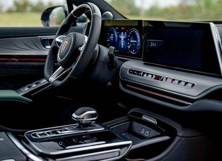 التحكم الديناميكي والتعليق الهوائي.. كيف تمنح هونشي H9 تجربة قيادة ناعمة؟