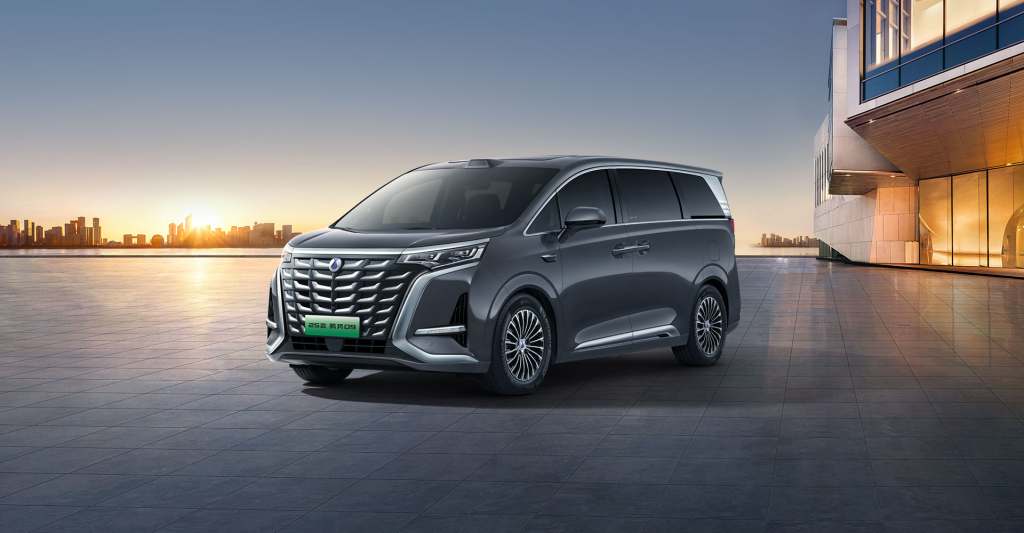 شبكة السيارات الصينية – DENZA D9 موديل 2025 الـ MPV الفاخرة من مجموعة بي واي دي في صالات العرض بالصين بسعر يبدأ من (174,896 رس)