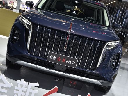 المواصفات الشاملة لسيارة هونشي HS7 فئة “لكجري” موديل 2025 الـ SUV الفاخرة بالسعودية