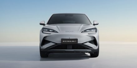 BYD Sealion 7 2025 تصميم متوازن يجمع بين الأداء الديناميكي والمظهر الأنيق