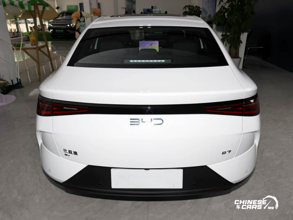 بي واي دي e7 2025 تُطلق رسميًا بثلاث فئات وسعر يبدأ من 51,100 رس فقط في الصين!! 4 شبكة السيارات الصينية – بي واي دي e7 2025 تُطلق رسميًا بثلاث فئات وسعر يبدأ من 51,100 رس فقط في الصين!!