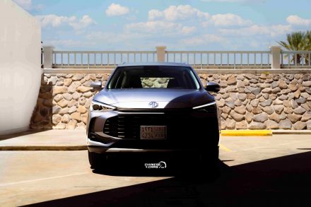 مقارنة شاملة بين دونغ فينغ MAGE 2025 و MG ZS 2025 بالسعودية