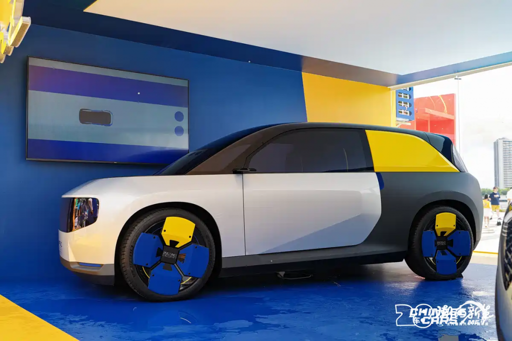 SAIC-GM تكشف عن سيارة GEN-Z الاختبارية: تصميم مرن بإلهام "الحذاء الأبيض" ومقصورة تشبه عالم LEGO 3 شبكة السيارات الصينية – SAIC-GM تكشف عن سيارة GEN-Z الاختبارية: تصميم مرن بإلهام "الحذاء الأبيض" ومقصورة تشبه عالم LEGO