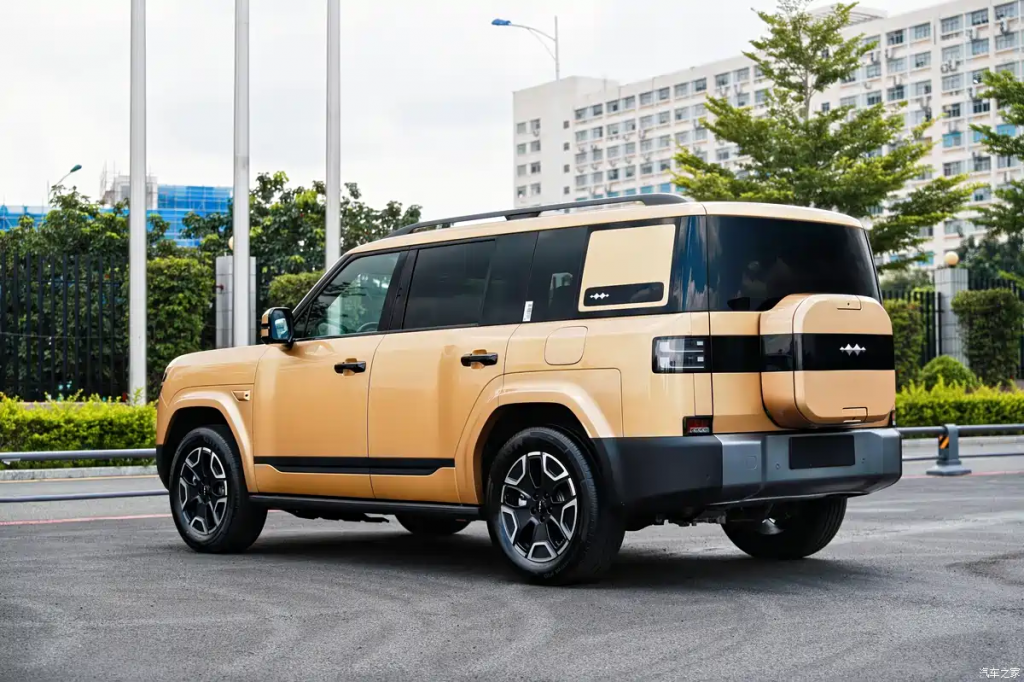 شبكة السيارات الصينية – ليوبارد T7 (فانغ تشنغ باو TAI 7): SUV هجينة متقدمة بتصميم مغامر وتكنولوجيا فائقة