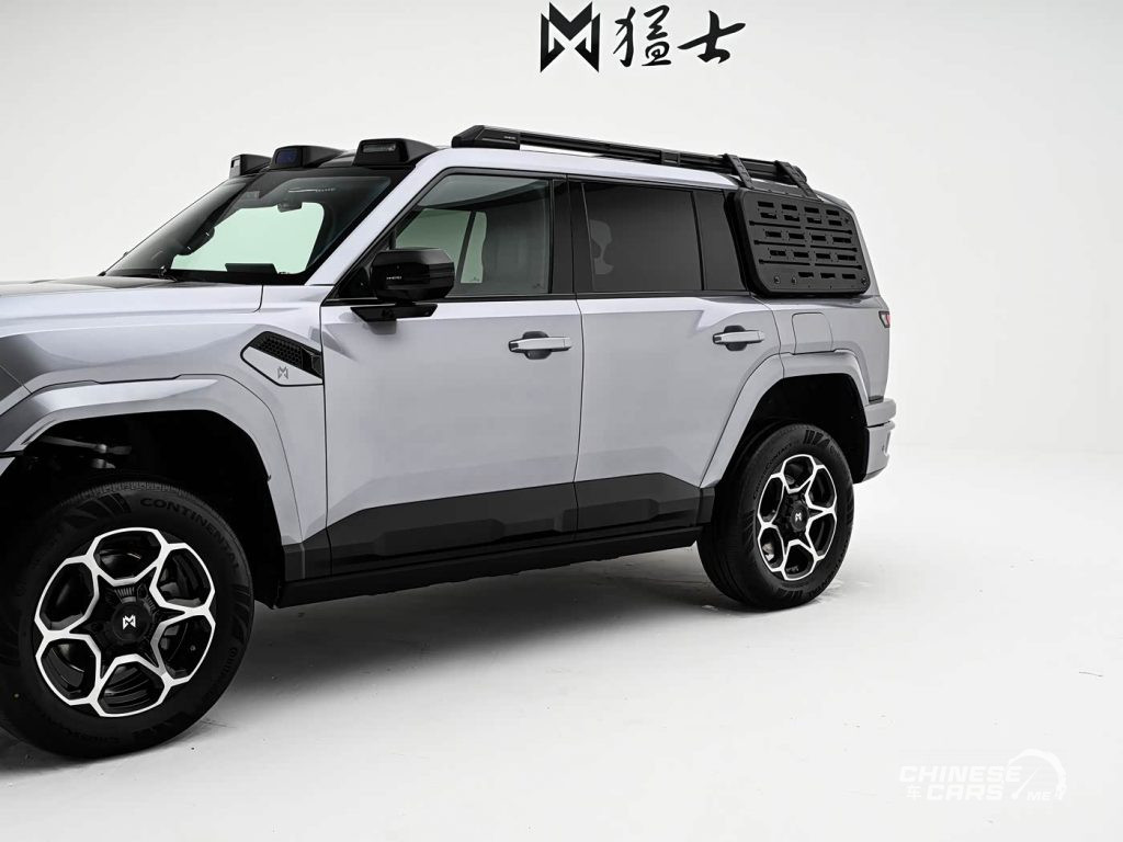 شبكة السيارات الصينية – إطلاق منغشي M817 من دونغ فينغ: SUV هجينة PHEV للطرق الوعرة بهيكل شاصي منفصل وتقنيات هواوي الذكية