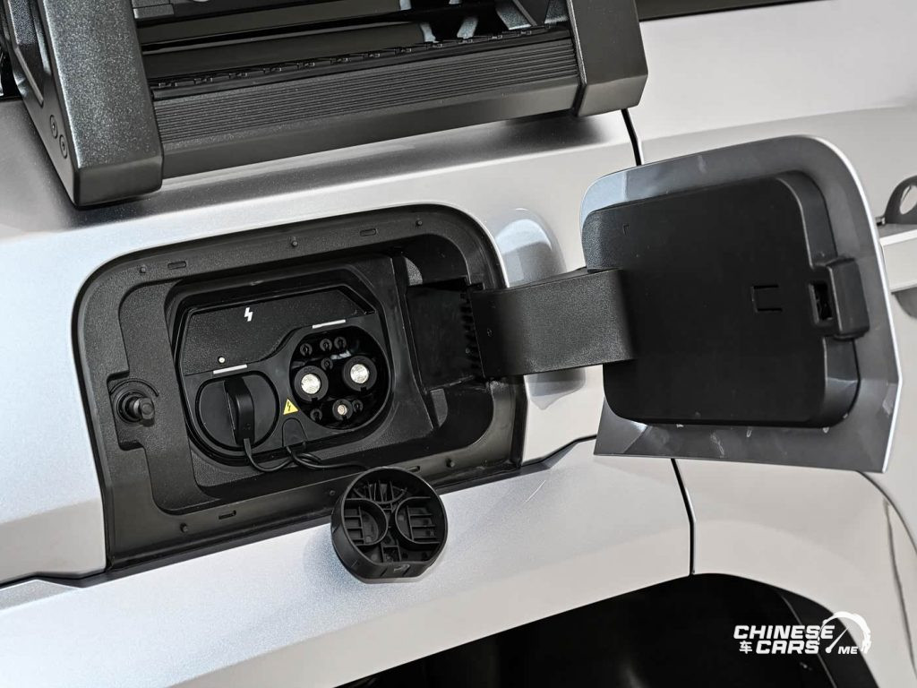 شبكة السيارات الصينية – إطلاق منغشي M817 من دونغ فينغ: SUV هجينة PHEV للطرق الوعرة بهيكل شاصي منفصل وتقنيات هواوي الذكية