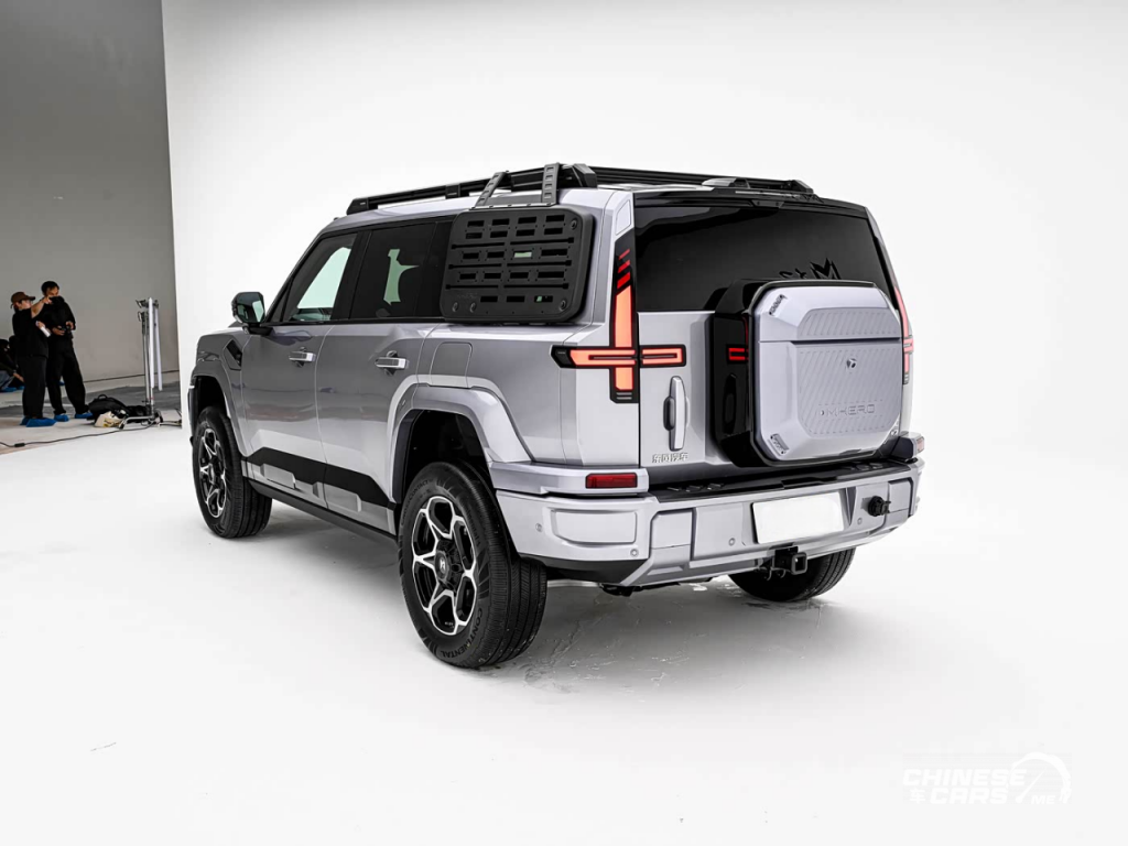 شبكة السيارات الصينية – إطلاق منغشي M817 من دونغ فينغ: SUV هجينة PHEV للطرق الوعرة بهيكل شاصي منفصل وتقنيات هواوي الذكية