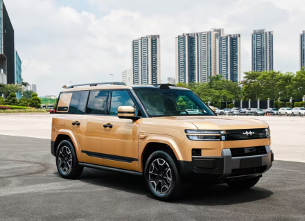ليوبارد T7 الجديدة كليًا: SUV هجينة بالقابس مع داخلية فاخرة وتقنيات مبتكرة وسعر يبدأ من 250 ألف يوان