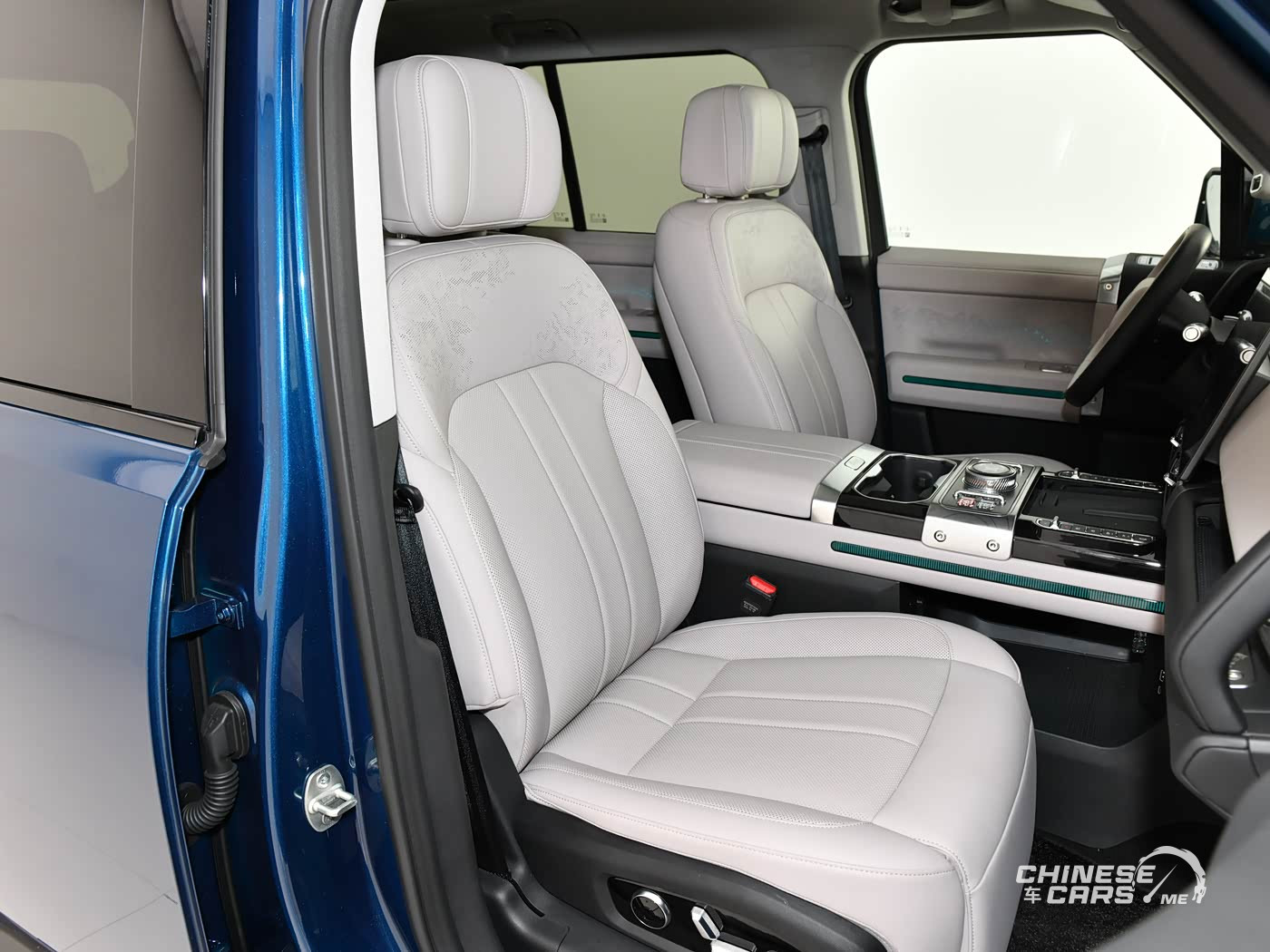 شبكة السيارات الصينية – ظهور سيارة جيتور G700 موديل 2026 في معرض سيارات الرياض