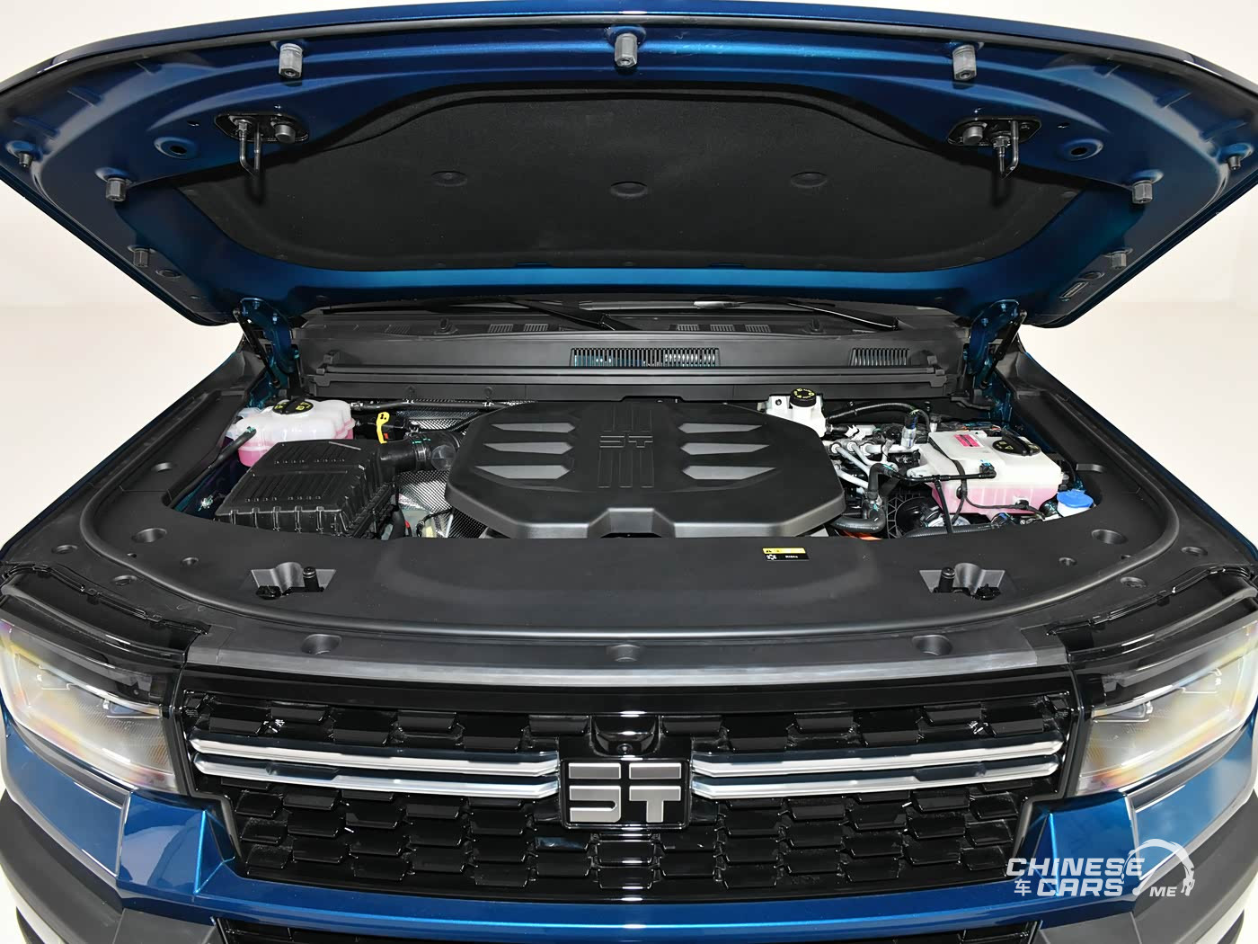 شبكة السيارات الصينية – ظهور سيارة جيتور G700 موديل 2026 في معرض سيارات الرياض