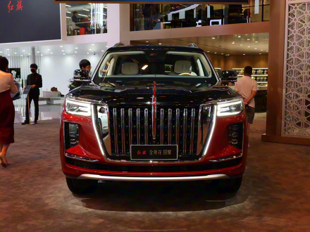 هونشي Guoyao 2026 الجديدة كليًا – فخامة صينية بمحرك V8 مزدوج التيربو تعيد تعريف المنافسة العالمية