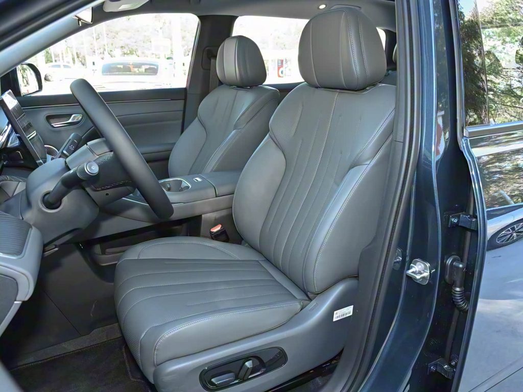 Aion i60 الجديدة من جي ايه سي: SUV هجينة بمدى كهربائي 210 كم وشحن فائق 3C تُطلق رسميًا. 6 شبكة السيارات الصينية – Aion i60 الجديدة من جي ايه سي: SUV هجينة بمدى كهربائي 210 كم وشحن فائق 3C تُطلق رسميًا.