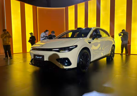 ليب موتور Lafa5 الجديدة: كهربائية مدمجة بذكاء متقدم وشريحة 8295 وسعر يبدأ من 55,000 ريال سعودي