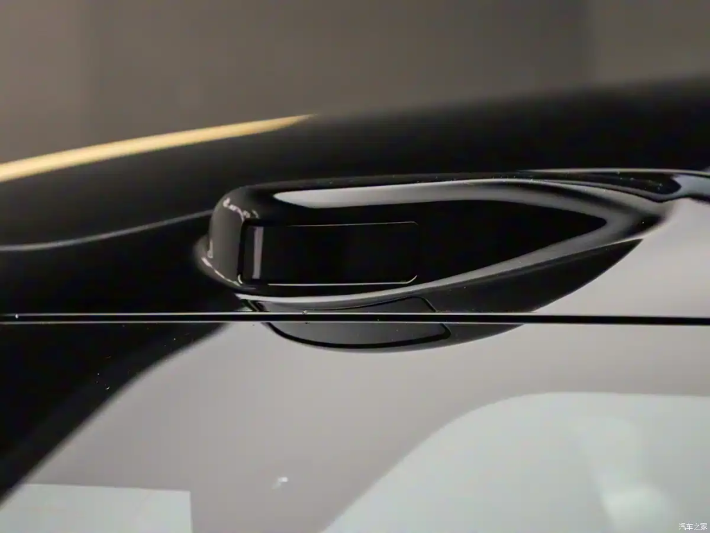 ليب موتور Lafa5 الجديدة: كهربائية مدمجة بذكاء متقدم وشريحة 8295 وسعر يبدأ من 55,000 ريال سعودي 4 شبكة السيارات الصينية – ليب موتور Lafa5 الجديدة: كهربائية مدمجة بذكاء متقدم وشريحة 8295 وسعر يبدأ من 55,000 ريال سعودي