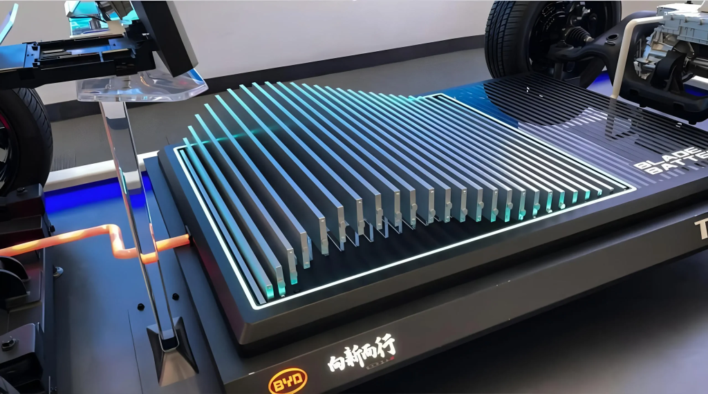 شبكة السيارات الصينية – بطاريات السيارات الكهربائية في الصين أكتوبر 2025: CATL تحافظ على الصدارة بحصة 43% وBYD تقترب بـ21.29%