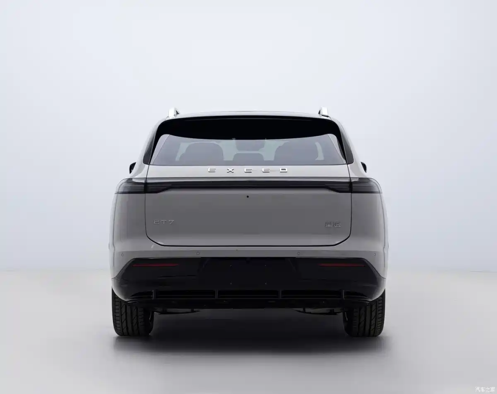إكسيد ET7 الجديدة كليًا: SUV فاخرة بخمس مقاعد تجمع بين نظامي الدفع الكهربائي والهايبرد بالمدى الممتد 4 شبكة السيارات الصينية – إكسيد ET7 الجديدة كليًا: SUV فاخرة بخمس مقاعد تجمع بين نظامي الدفع الكهربائي والهايبرد بالمدى الممتد