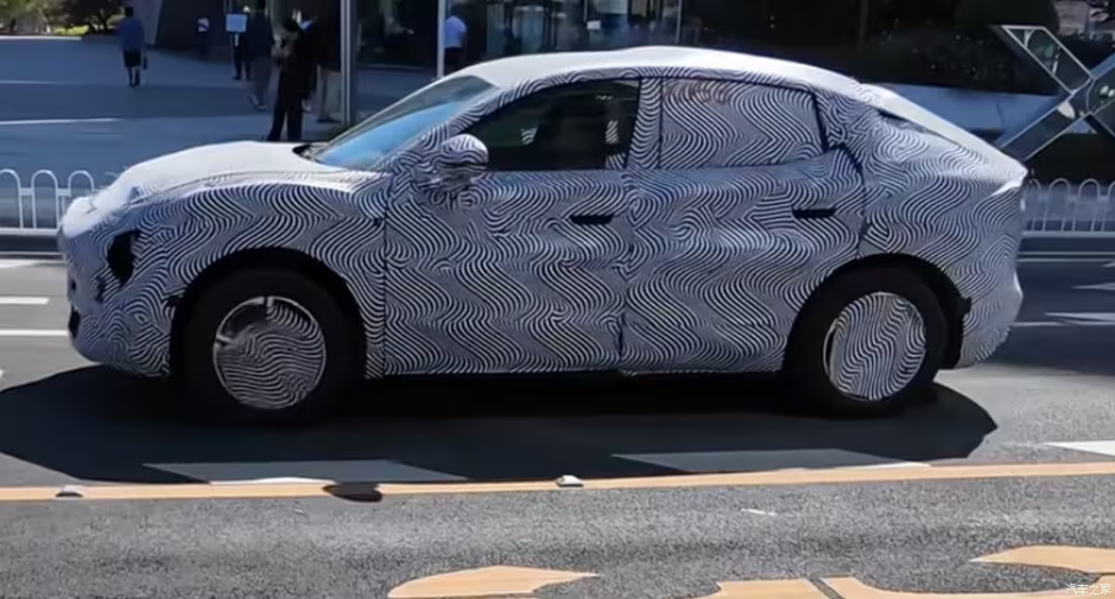 تسريبات تكشف ملامح Xpeng MONA SUV الجديدة: كوبيه كهربائية مدمجة بمدى يصل إلى 600 كم قادمة في 2026 3 شبكة السيارات الصينية – تسريبات تكشف ملامح Xpeng MONA SUV الجديدة: كوبيه كهربائية مدمجة بمدى يصل إلى 600 كم قادمة في 2026