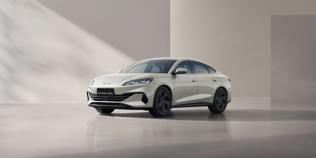 شبكة السيارات الصينية – BYD SEAL 6 DM-i: سيدان هجينة بمدى 1500 كم تدخل أوروبا وقريبًا في أسواق الشرق الأوسط.