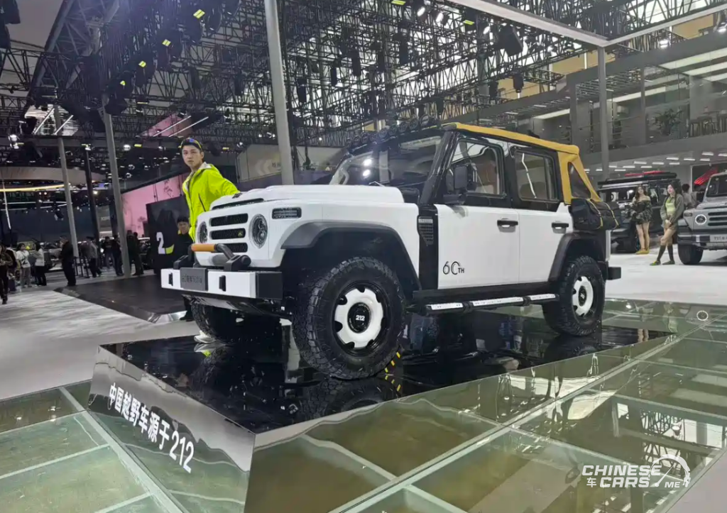 212 T01 بنسخة الذكرى الستين يظهر لأول مرة في معرض قوانغتشو 2025 بتصميم سقف قماشي وطابع كلاسيكي مميز