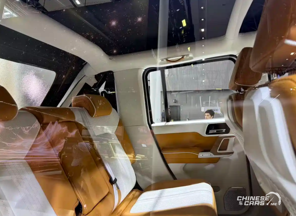 شبكة السيارات الصينية – 212 T01 بنسخة الذكرى الستين يظهر لأول مرة في معرض قوانغتشو 2025 بتصميم سقف قماشي وطابع كلاسيكي مميز