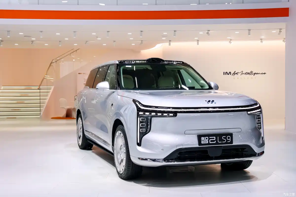 شبكة السيارات الصينية – IM LS9 الجديدة كليًا: وحش الفخامة الذكي بمدى 1500 كم يسرق الأضواء في معرض قوانغتشو 2025
