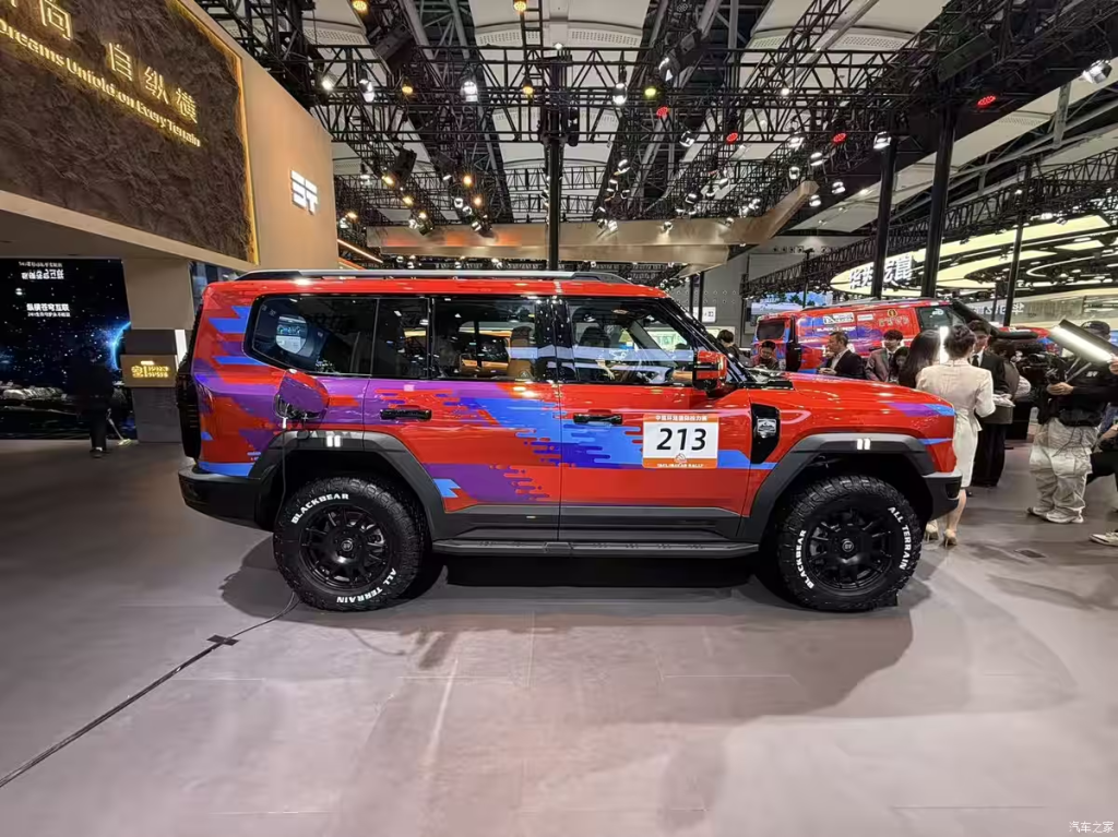 شبكة السيارات الصينية – جيتور G700 نسخة هوانتا 2025: أقوى إصدارات جيتور للطرق الوعرة تنطلق رسميًا في معرض قوانغتشو