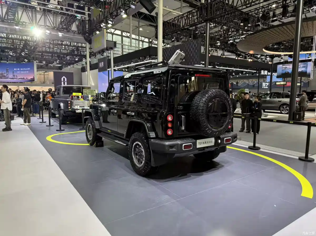 شبكة السيارات الصينية – 212 T01 تشانغفِينغ ديزل 2025: الظهور الأول رسميًا في معرض قوانغتشو بتجهيزات طرق وعرة قوية ومحرك ديزل جديد