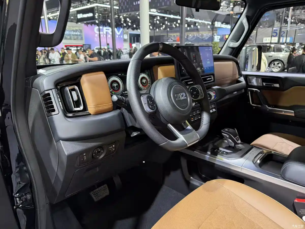 شبكة السيارات الصينية – 212 T01 تشانغفِينغ ديزل 2025: الظهور الأول رسميًا في معرض قوانغتشو بتجهيزات طرق وعرة قوية ومحرك ديزل جديد