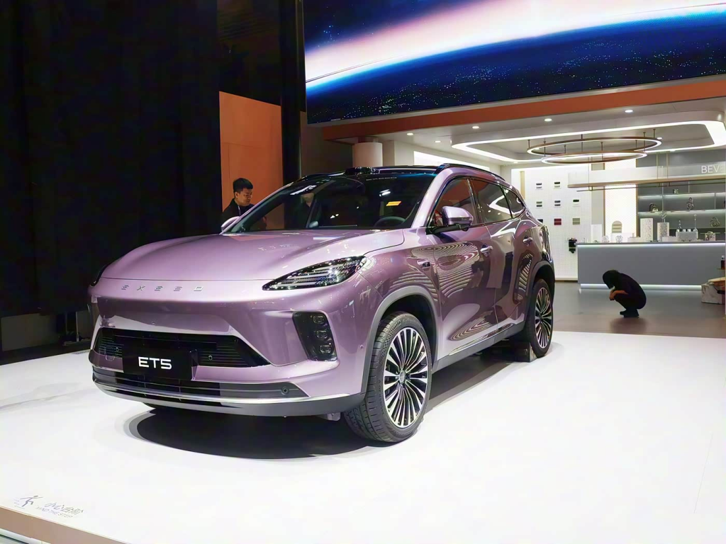 إكسيد ستيرا ET5 الجديدة تُشعل السوق الصيني: أكثر من 5000 طلب خلال 3 ساعات فقط بعد الإطلاق الرسمي 17 شبكة السيارات الصينية – إكسيد ستيرا ET5 الجديدة تُشعل السوق الصيني: أكثر من 5000 طلب خلال 3 ساعات فقط بعد الإطلاق الرسمي