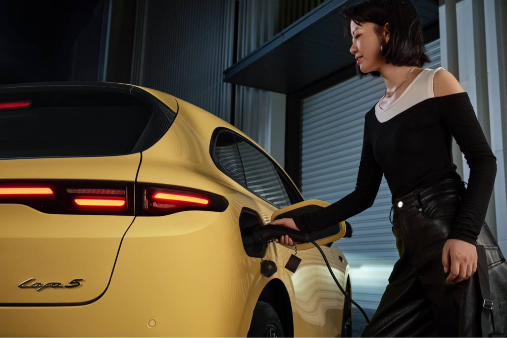 ليب موتور Lafa5 الجديدة: كهربائية مدمجة بذكاء متقدم وشريحة 8295 وسعر يبدأ من 55,000 ريال سعودي 16 شبكة السيارات الصينية – ليب موتور Lafa5 الجديدة: كهربائية مدمجة بذكاء متقدم وشريحة 8295 وسعر يبدأ من 55,000 ريال سعودي