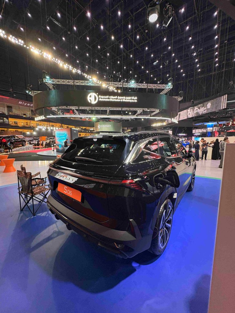 ساويست S06 تظهر في معرض الرياض للسيارات عبر وكيلها شركة سير الشرق 10