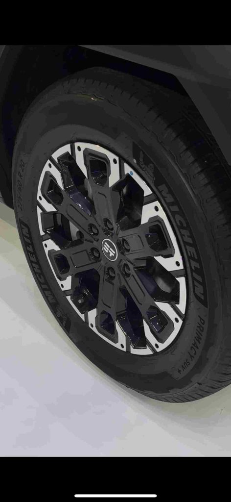 شبكة السيارات الصينية – ظهور سيارة جيتور G700 موديل 2026 في معرض سيارات الرياض