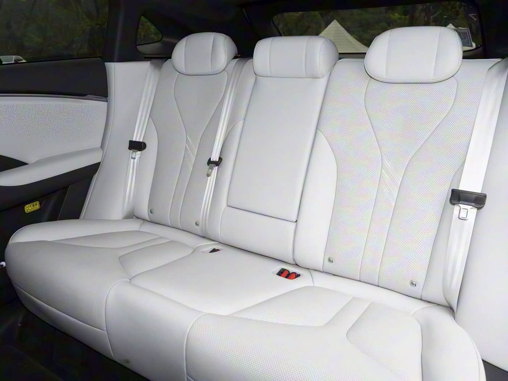 Xpeng G7 نسخة المدى الممتد تظهر رسميًا… مدى كهربائي 430 كم ومدى إجمالي يصل إلى 1704 كم 11 شبكة السيارات الصينية – Xpeng G7 نسخة المدى الممتد تظهر رسميًا… مدى كهربائي 430 كم ومدى إجمالي يصل إلى 1704 كم