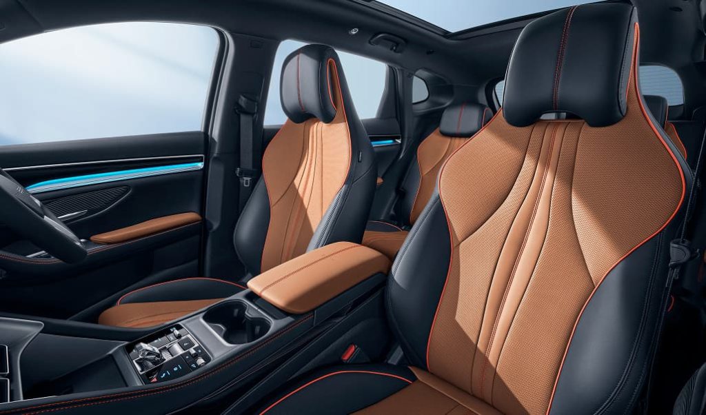 شبكة السيارات الصينية – BYD تُشعل المنافسة في اليابان: إطلاق أول سيارة هجينة PHEV رسميًا… وسيارة Sealion 6 تدخل السوق بأسعار تبدأ من 25 ألف دولار