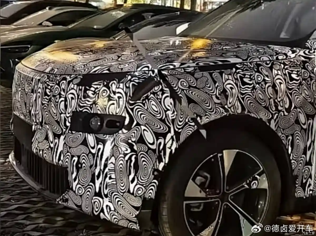 Lynk & Co 800 سيارة جديدة متوسطة الحجم تظهر في صور تجسسية وتستعد للتموضع بين 09 و900 1 Lynk & Co 800 سيارة جديدة متوسطة الحجم تظهر في صور تجسسية وتستعد للتموضع بين 09 و900