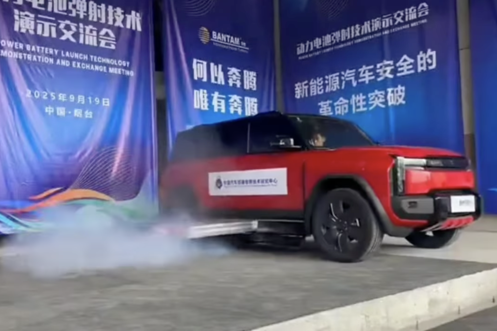 شبكة السيارات الصينية &ndash; الصين تعتمد رسميًا معيارًا وطنيًا يلزم بطاريات السيارات الكهربائية بعدم الاشتعال أو الانفجار… دخول حيز التنفيذ اعتبارًا من يوليو 2026