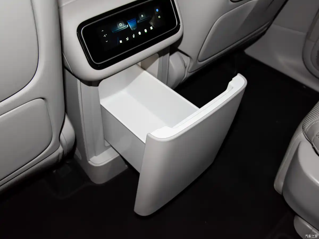 شبكة السيارات الصينية &ndash; Leapmotor D19 تكشف عن الداخلية رسميًا وتفتح الحجز المسبق… والإطلاق والتسليم في أبريل 2026