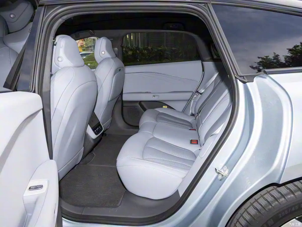 شبكة السيارات الصينية &ndash; Xpeng تكشف رسميًا عن P7+ موديل 2026… تصميم جديد، 104 ترقية شاملة، ومنصات 800 فولت مع خيارين للطاقة