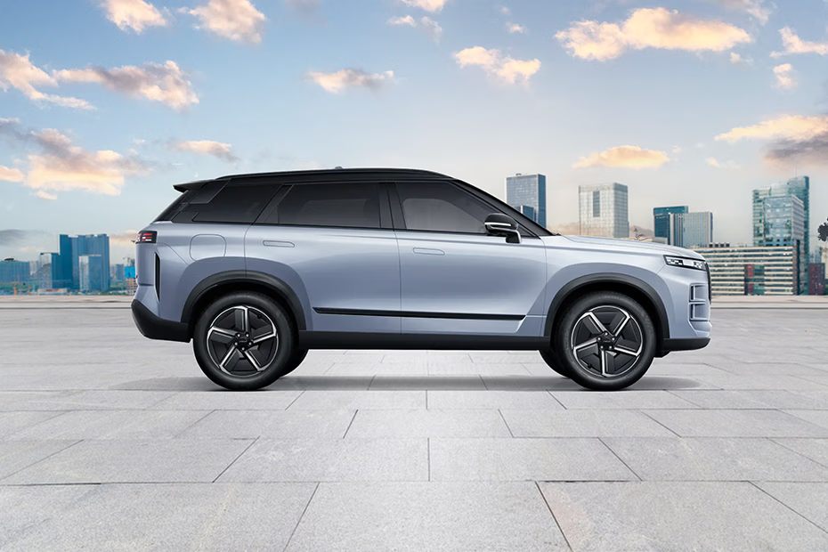 ظهور جايكو J7 هايبرد 2026 في معرض الرياض للسيارات 4