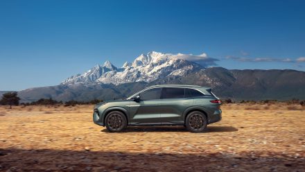 BYD Atto 8 2026 في السعودية بفئتين.. تعرف على الفروقات بينهما لتحدد اختيارك