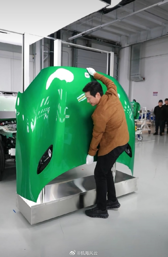 شبكة السيارات الصينية &ndash; لي جون يفكك سيارة شاومي YU7 على الهواء مباشرة ويدافع عنها أمام العاصفة الإعلامية… كشف هندسي شفاف يرد على الانتقادات ويؤكد جودة المواد